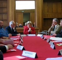 France – Signature de 2 accords cadres visant à former des aides soignantes supplémentaires en Ehpad France – Signature de 2 accords cadres visant à former des aides soignantes supplémentaires en Ehpad