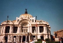 Le maire de Mexico lance un programme de soins des seniors à domicile Le maire de Mexico lance un programme de soins des seniors à domicile