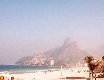 Une femme âgée de Rio de Janeiro piège des dealers grâce à ses enregistrements vidéos Une femme âgée de Rio de Janeiro piège des dealers grâce à ses enregistrements vidéos
