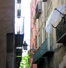 En Catalogne, plus de 8.000 seniors vivent dans des appartements en ruine En Catalogne, plus de 8.000 seniors vivent dans des appartements en ruine