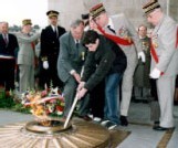 Jeunes et militaires se retrouvent autour du devoir de mémoire Jeunes et militaires se retrouvent autour du devoir de mémoire