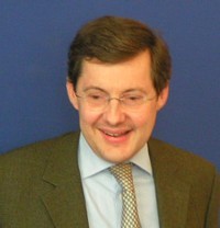 Philippe Bas, ministre délégué aux Personnes âgées Philippe Bas, ministre délégué aux Personnes âgées