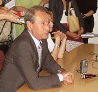 Bertrand Delanoë s’inquiète de la redéfinition des Unités de soins longue durée Bertrand Delanoë s’inquiète de la redéfinition des Unités de soins longue durée