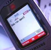 Des adolescentes enseignent à des seniors l'art d'envoyer des textos Des adolescentes enseignent à des seniors l'art d'envoyer des textos