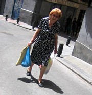 Plan Canicule 2006 : une priorité, lutter contre l’isolement des personnes âgées Plan Canicule 2006 : une priorité, lutter contre l’isolement des personnes âgées
