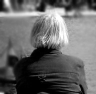 Les femmes seniors souffrent économiquement plus du veuvage que les hommes âgés Les femmes seniors souffrent économiquement plus du veuvage que les hommes âgés