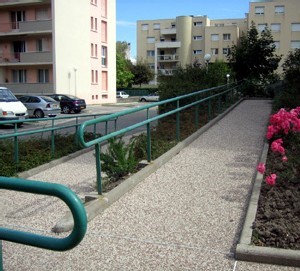Seniors et jeunes : des inégalités face au coûts du logement Seniors et jeunes : des inégalités face au coûts du logement