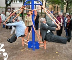 Rester en forme grâce aux Body Boomers, des appareils de fitness de plein air pour seniors Rester en forme grâce aux Body Boomers, des appareils de fitness de plein air pour seniors