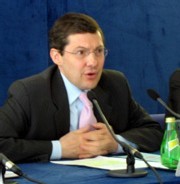 Philippe Bas annonce le lancement d’un plan de lutte contre la maltraitance des aînés Philippe Bas annonce le lancement d’un plan de lutte contre la maltraitance des aînés