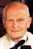 Royaume-Uni - Lord Renton, âgé de 94 ans, passe avec succès un test de conduite Royaume-Uni - Lord Renton, âgé de 94 ans, passe avec succès un test de conduite