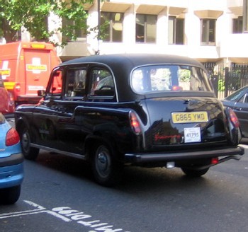 A Londres, le doyen des chauffeurs de taxi prend sa retraite à l’âge de 92 ans A Londres, le doyen des chauffeurs de taxi prend sa retraite à l’âge de 92 ans