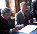 France - Signature hier du Plan de gestion de canicule par le maire de Paris & le préfet de police France - Signature hier du Plan de gestion de canicule par le maire de Paris & le préfet de police
