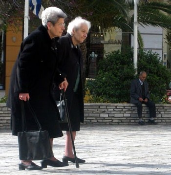 Les seniors « rapportent » des milliards à la société, selon une enquête de la HSBC Les seniors « rapportent » des milliards à la société, selon une enquête de la HSBC