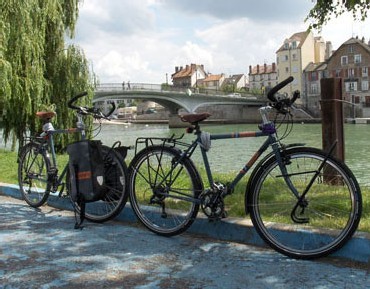 Aieulsdailleurs.org : deux jeunes réalisent un tour du monde à vélo à la découverte des seniors Aieulsdailleurs.org : deux jeunes réalisent un tour du monde à vélo à la découverte des seniors