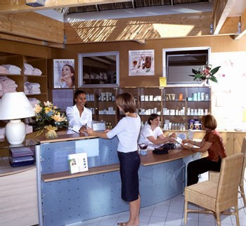 Le centre Mélusine de La Roche Posay lance un concept unique en France pour lutter contre le vieillissement de la peau. Le centre Mélusine de La Roche Posay lance un concept unique en France pour lutter contre le vieillissement de la peau.
