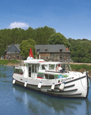 Découverte de l’Anjou grâce au tourisme fluvial sans permis Découverte de l’Anjou grâce au tourisme fluvial sans permis