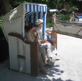 Mieux appréhender les comportements des touristes seniors allemands, belges et britanniques Mieux appréhender les comportements des touristes seniors allemands, belges et britanniques