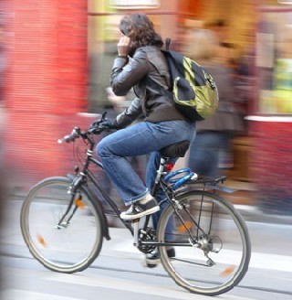 Delanoë sensibilise les seniors à la sécurité routière Delanoë sensibilise les seniors à la sécurité routière