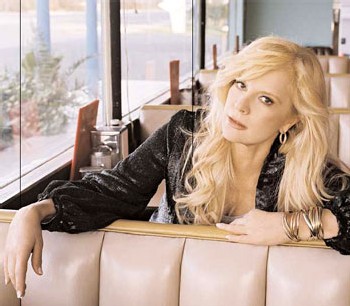 Avec Nouvelle Vague, Sylvie Vartan surfe sur la vague yé-yé Avec Nouvelle Vague, Sylvie Vartan surfe sur la vague yé-yé