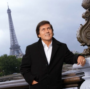 Franck Michaël : ce crooner romantique, elles l’aiment, elles l’adorent !
