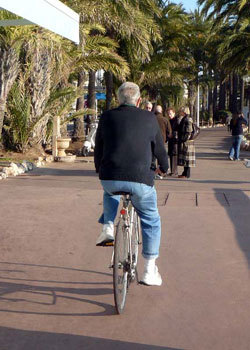 Sports et santé : quels bénéfices ? Les conseils de l’Inserm à destination des seniors Sports et santé : quels bénéfices ? Les conseils de l’Inserm à destination des seniors