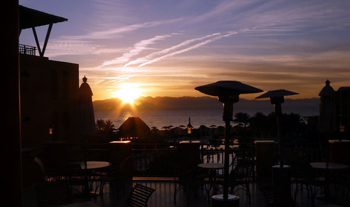 Couché de soleil sur Taba, copyright Senioractu.com Couché de soleil sur Taba, copyright Senioractu.com