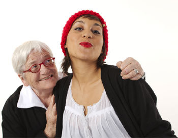 Golden hook : quand les grands-mères tricotent « solidaire » pour les jeunes générations
