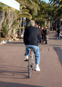 Suisse : un retraité voleur de bicyclettes ! Suisse : un retraité voleur de bicyclettes !