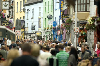 Rue de Galway, crédit photo Office du tourisme irlandais, Jonathan Hession (2006) Rue de Galway, crédit photo Office du tourisme irlandais, Jonathan Hession (2006)