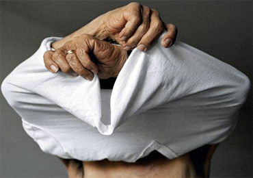 La maladie d’Alzheimer à travers les yeux de l’amour : exposition de photos de Judith Fox à Paris