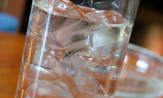 Boire trop d’eau favoriserait l'incontinence urinaire… Boire trop d’eau favoriserait l'incontinence urinaire…
