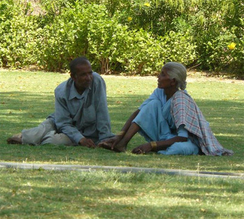 Galanterie : les seniors célibataires sont pour !