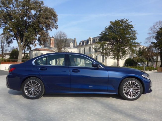 BMW Série 3 330 i