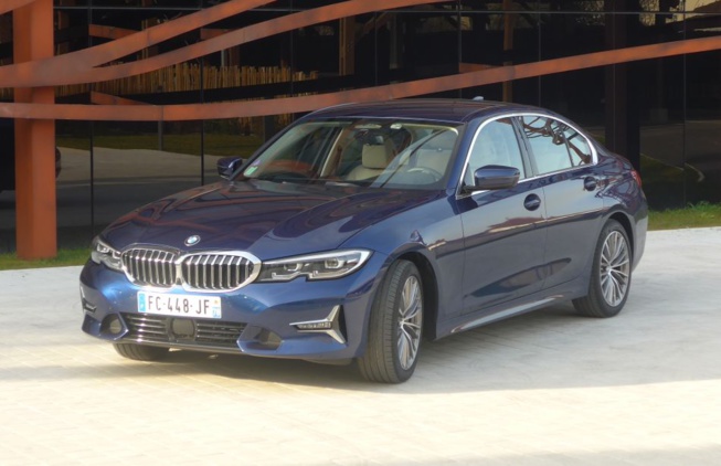 BMW Série 3 330 i
