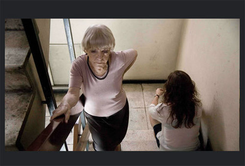 Les vieux chats : panne d’ascenseur et conséquences sur la vie d’une vieille dame (film) Les vieux chats : panne d’ascenseur et conséquences sur la vie d’une vieille dame (film)