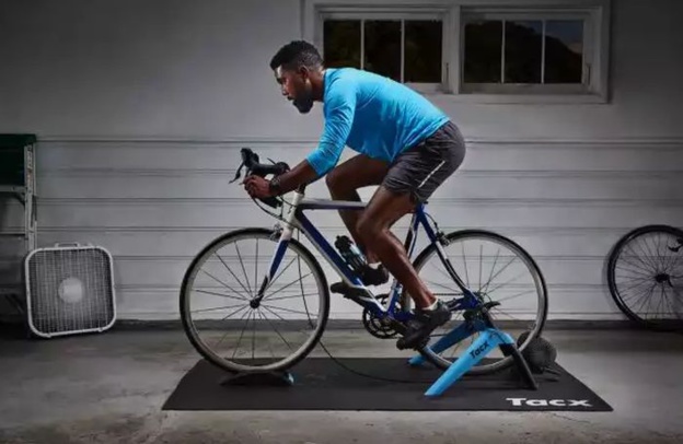 Garmin présente son Tacx Boost : un vélo d'appartement robuste et silencieux Garmin présente son Tacx Boost : un vélo d'appartement robuste et silencieux