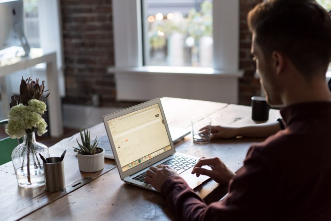 Photo bench accounting on unsplash