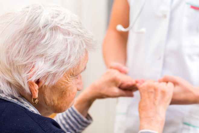 Journée internationale de la solidarité humaine : des dons pour la recherche contre Alzheimer ©Shutterstock