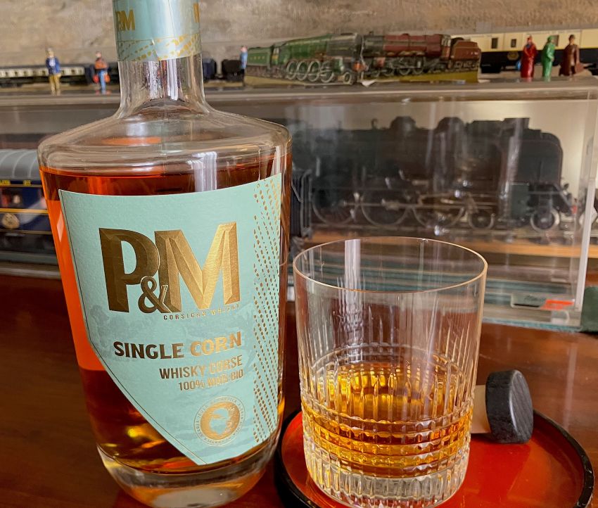 Avec le P&M "single corn", la Corse a son whisky !