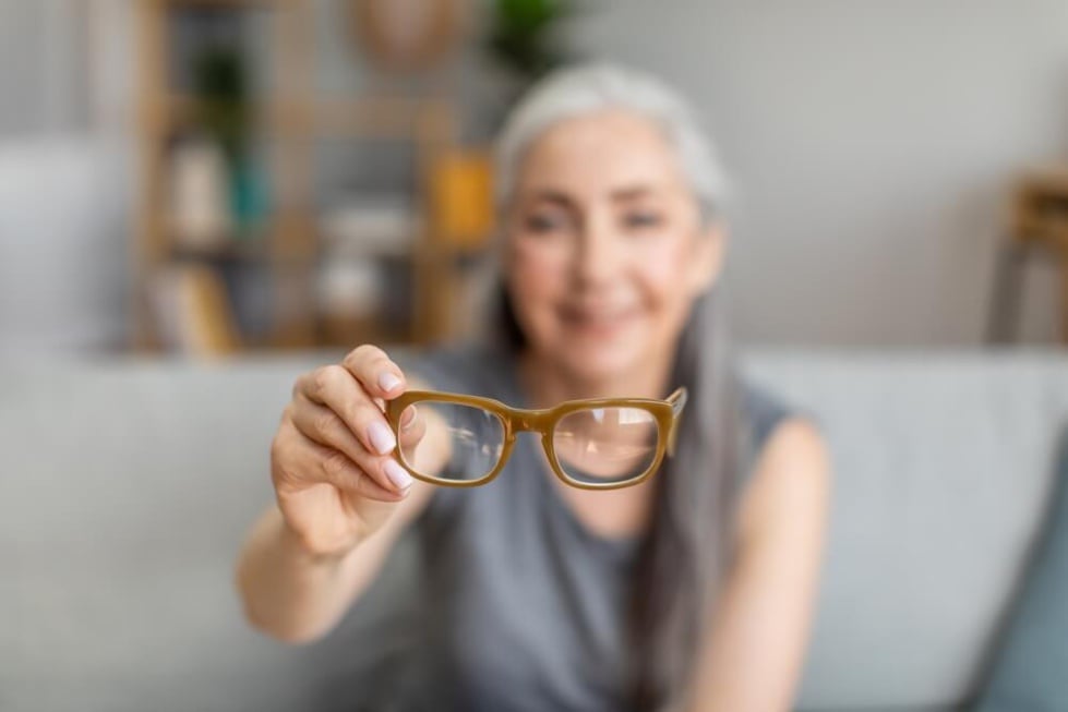 Femme senior myope ©Shutterstock Femme senior myope ©Shutterstock