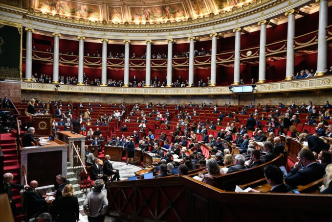 L'Assemblée Nationale en plein débat parlementaire ©Shutterstock