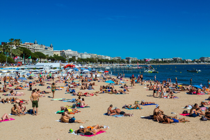 Plage de la cote d'Azur ©Shutterstock