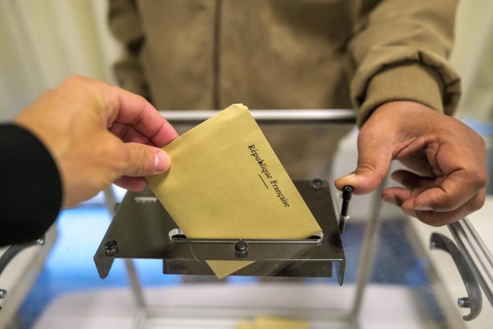 Citoyen votant lors d'un scrutin ©Shutterstock