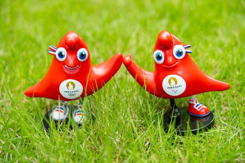 Mascottes des JO de PARIS 2024 ©Shutterstock