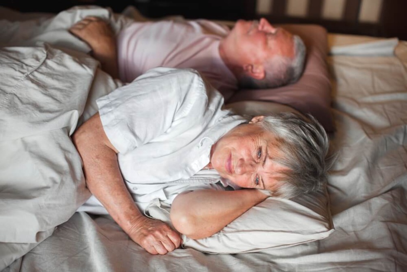 couple de seniors en train de dormir ©Shutterstock couple de seniors en train de dormir ©Shutterstock