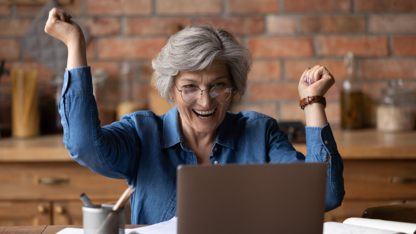 femme retraité heureuse ©Shutterstock