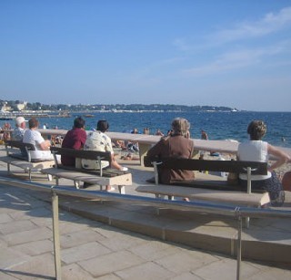 La population française vieillit et remporte la palme de l’espérance de vie en Europe La population française vieillit et remporte la palme de l’espérance de vie en Europe