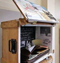 Faire place aux souvenirs : exposition itinérante à Paris de « boîtes souvenirs » réalisées par des personnes âgées