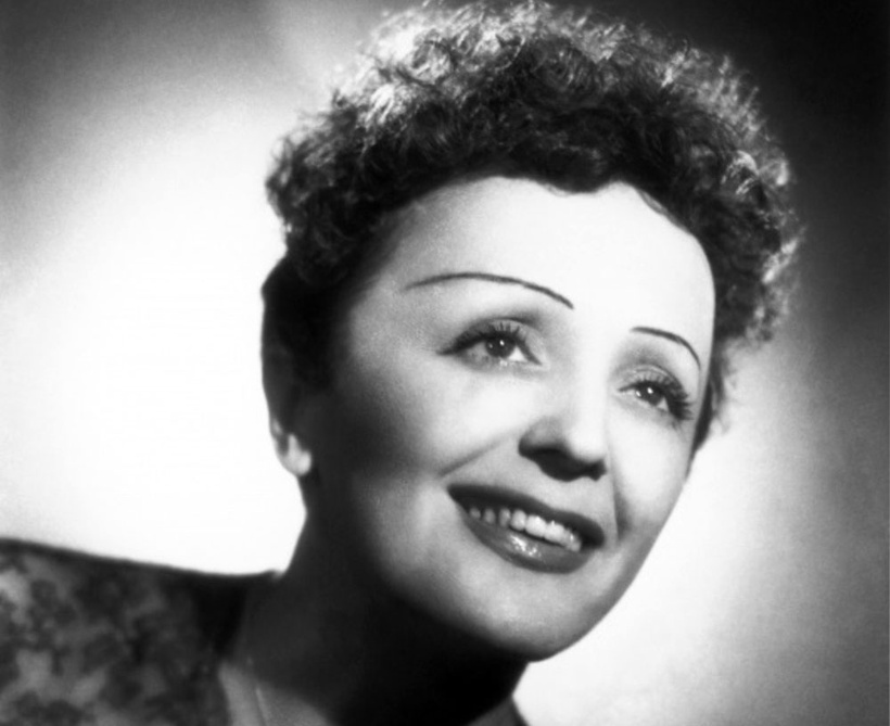 Edith Piaf / Studio Harcourt 1950 - Domaine public Edith Piaf / Studio Harcourt 1950 - Domaine public