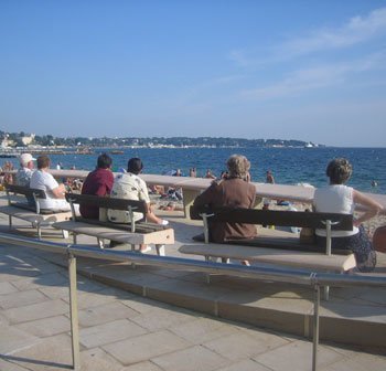 Vive les vieux ! chronique par Serge Guérin